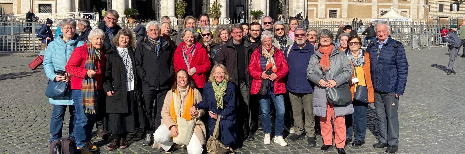 Die Pilgergruppe vor Santa Maria Maggiore